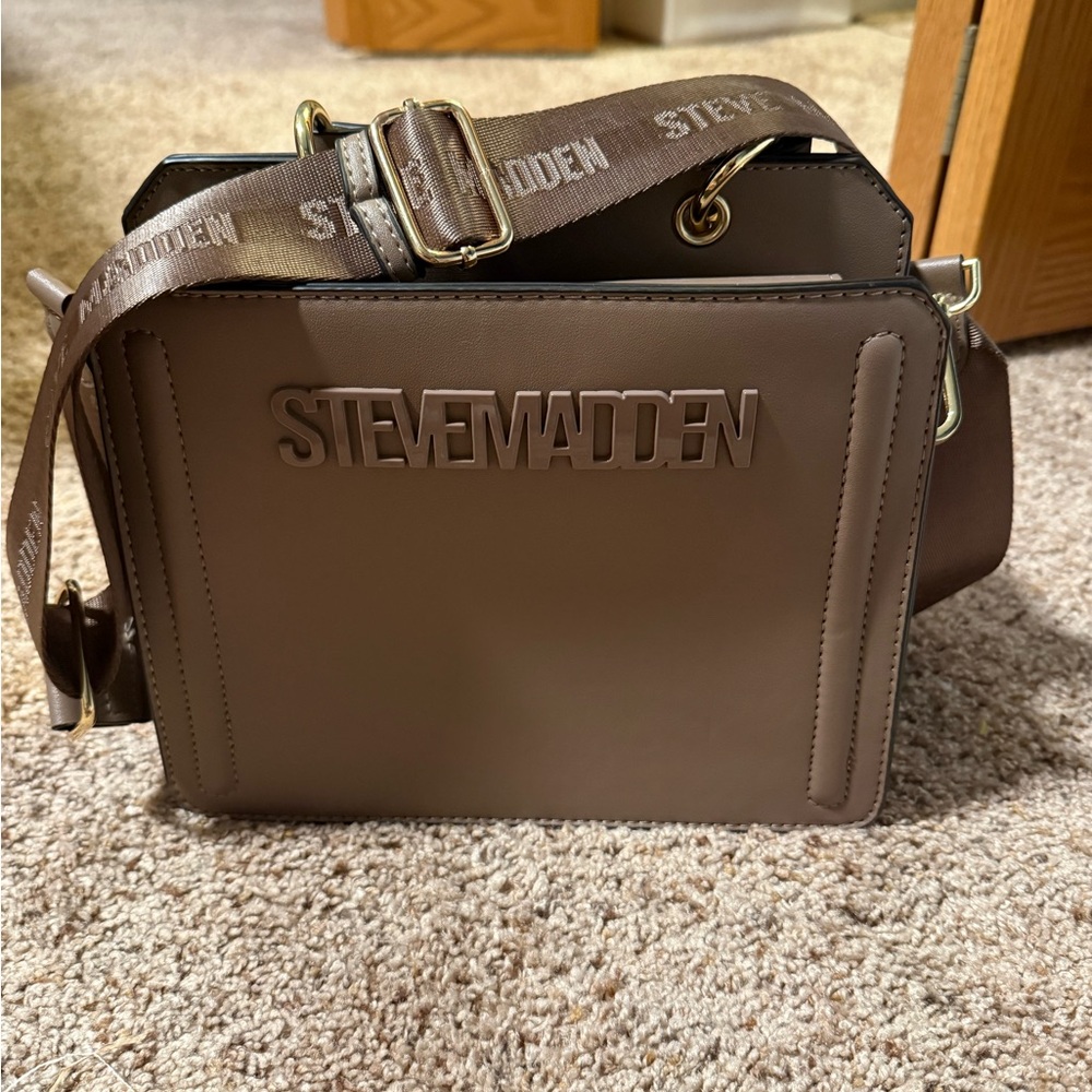 Steve Madden Brown Messenger Bag Functional Design